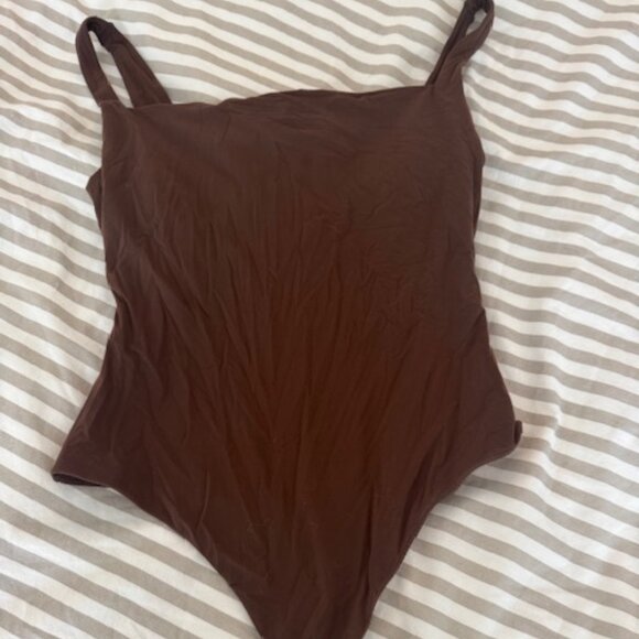 SKIMS FIts Everybody Square Neck Body Suit Brown M - Picture 1 of 4